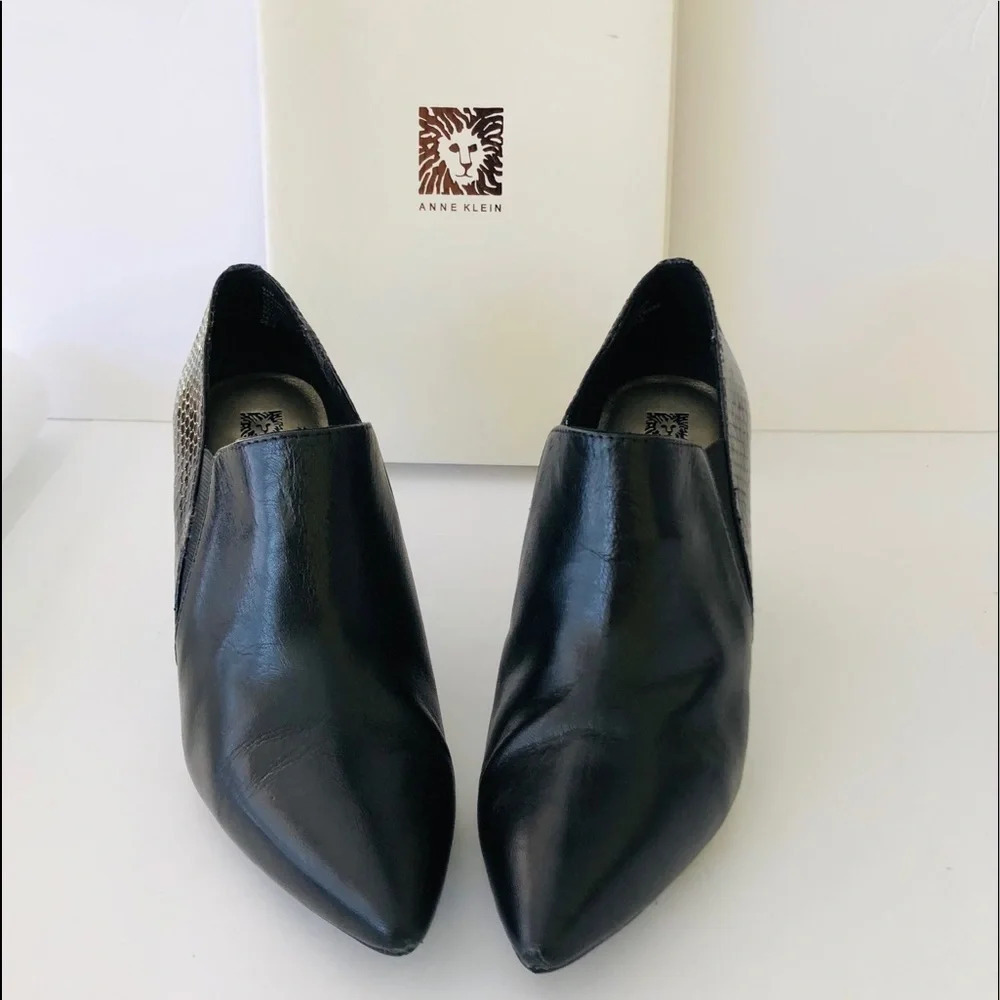 Anne Klein Womens Black Slip On Point Toe Size 9.5